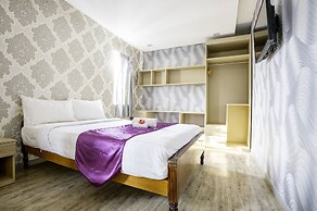 White Residence Hotel & Apartment