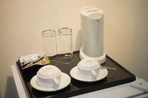 White Residence Hotel & Apartment