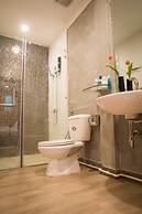 White Residence Hotel & Apartment