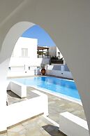 Nissos Thira Hotel