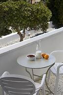 Nissos Thira Hotel