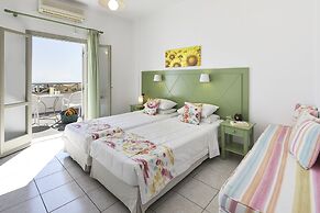 Nissos Thira Hotel