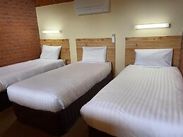 AAt 28 Goldsmith Motel