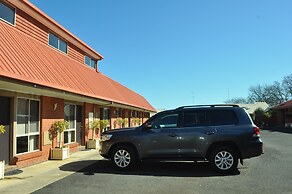 AAt 28 Goldsmith Motel