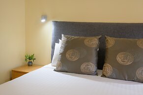 AAt 28 Goldsmith Motel