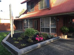 AAt 28 Goldsmith Motel