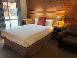 AAt 28 Goldsmith Motel