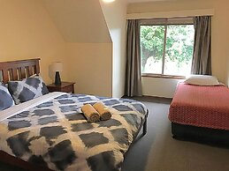 AAt 28 Goldsmith Motel