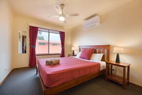 AAt 28 Goldsmith Motel