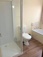 AAt 28 Goldsmith Motel