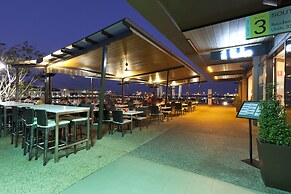 Darwin Waterfront Luxury Suites