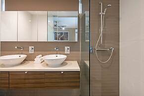 Darwin Waterfront Luxury Suites