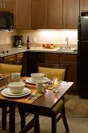 Teddy's Residential Suites Watford City
