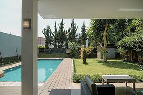 BreezeBlows City View 5BR with Pool + Familly Room