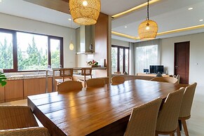 Breeze Blows City View 5 Br Heated Pool and a Billiard
