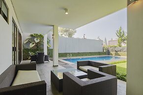 Asri Villa 5 Bedroom with a Private Pool