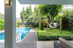Breeze Blows City View 5 Br Heated Pool and a Billiard