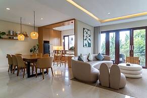 Breeze Blows City View 5 Br Heated Pool and a Billiard