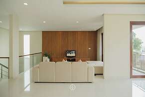 BreezeBlows City View 5BR with Pool + Familly Room