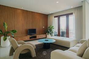 Breeze Blows City View 5 Br Heated Pool and a Billiard