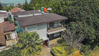 BreezeBlows City View 5BR with Pool + Familly Room