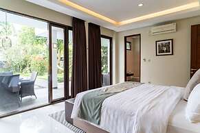 Breeze Blows City View 5 Br Heated Pool and a Billiard