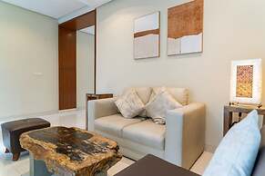 Breeze Blows City View 5 Br Heated Pool and a Billiard