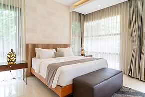 Breeze Blows City View 5 Br Heated Pool and a Billiard