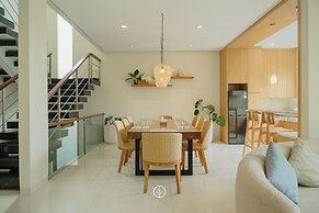 BreezeBlows City View 5BR with Pool + Familly Room