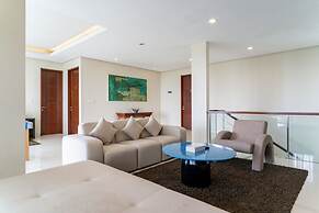 Breeze Blows City View 5 Br Heated Pool and a Billiard