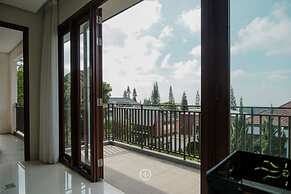 Breeze Blows City View 5 Br Heated Pool and a Billiard