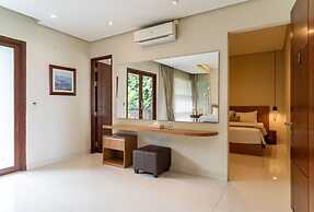 Breeze Blows City View 5 Br Heated Pool and a Billiard