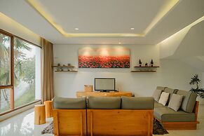 Ohara City View 5BR Villa with a Private Pool