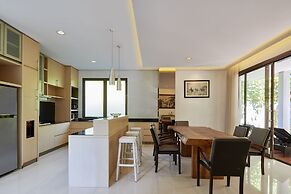 Ohara City View 5BR Villa with a Private Pool