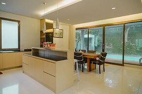 Ohara City View 5BR Villa with a Private Pool