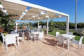 Oasis Park Hotel