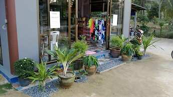Maehaad Garden Inn