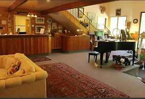 Westwind Inn on the Lake