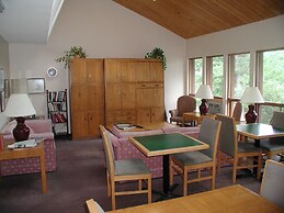 Westwind Inn on the Lake