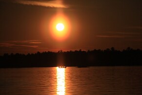 Westwind Inn on the Lake