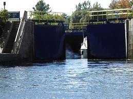 Westwind Inn on the Lake