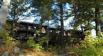 Westwind Inn on the Lake