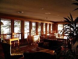 Westwind Inn on the Lake