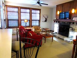 Tremblant les Eaux by Location ADP Tremblant