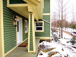 Tremblant les Eaux by Location ADP Tremblant