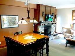 Tremblant les Eaux by Location ADP Tremblant