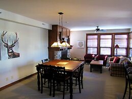 Tremblant les Eaux by Location ADP Tremblant