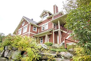 Tremblant les Eaux by Location ADP Tremblant