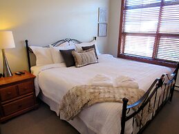 Tremblant les Eaux by Location ADP Tremblant