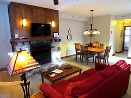 Tremblant les Eaux by Location ADP Tremblant